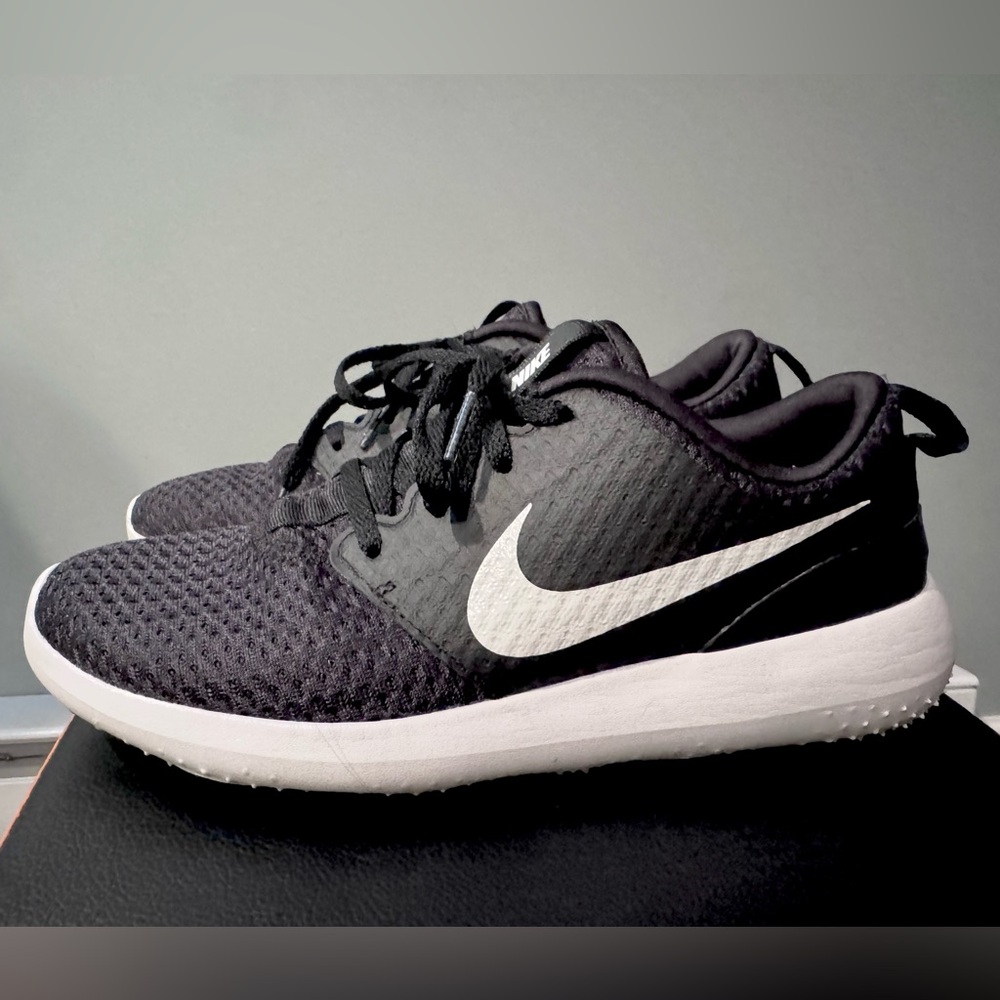 Nike Women’s golf shoe 7.5